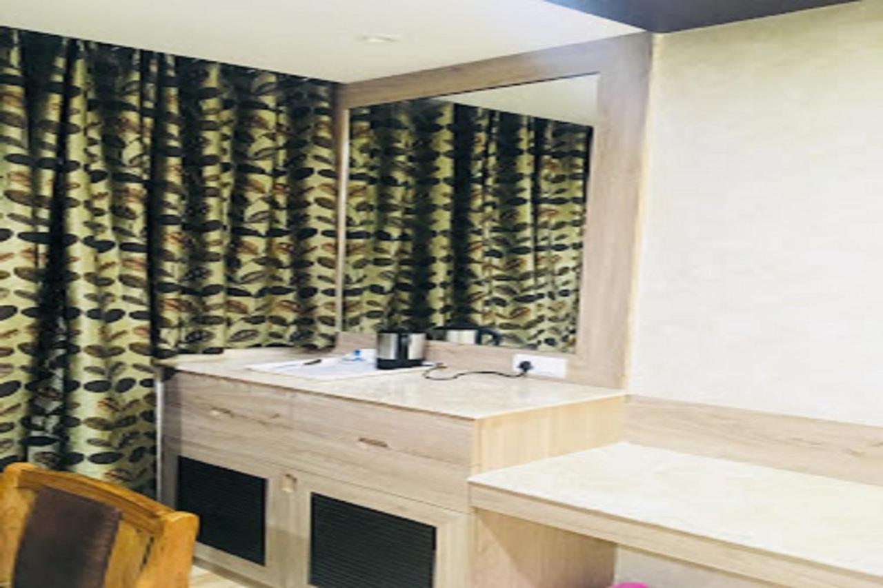 Hotel Park Regency 戈勒克布尔 外观 照片