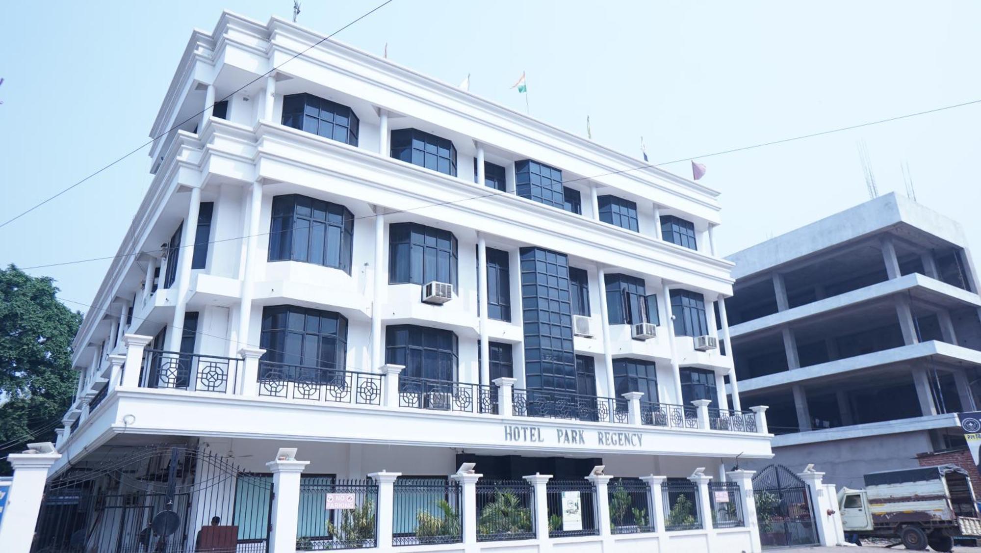 Hotel Park Regency 戈勒克布尔 外观 照片