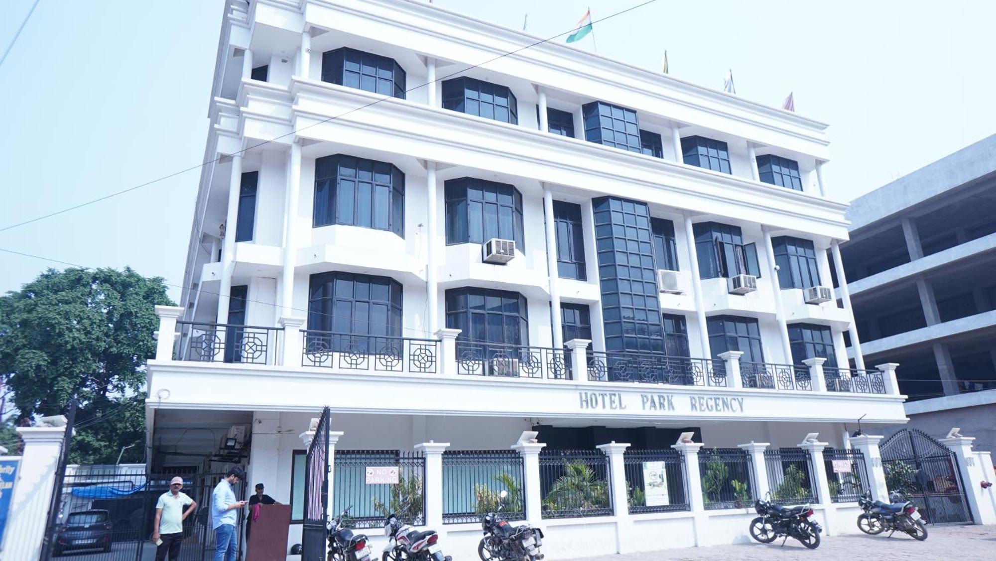Hotel Park Regency 戈勒克布尔 外观 照片