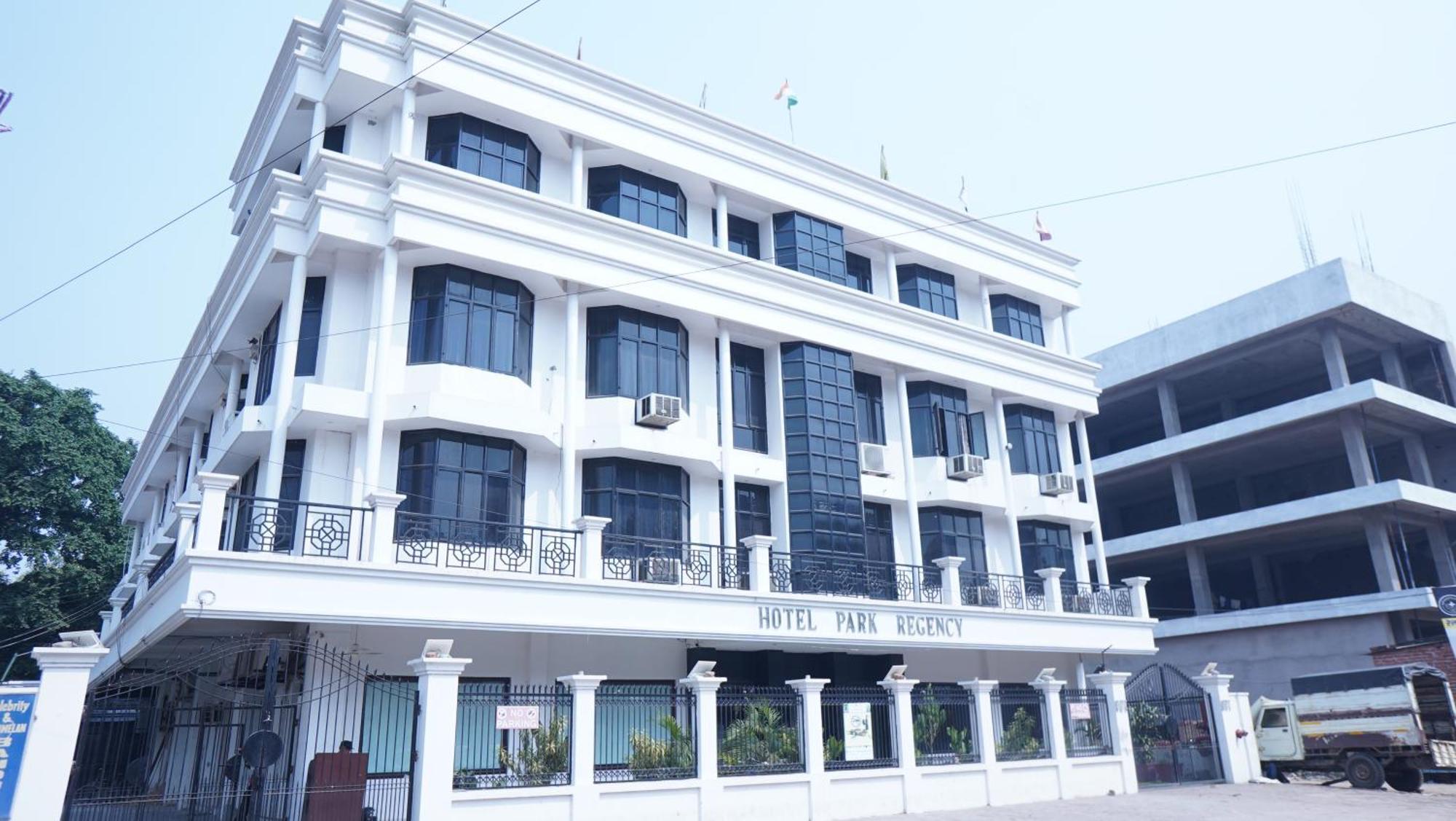 Hotel Park Regency 戈勒克布尔 外观 照片